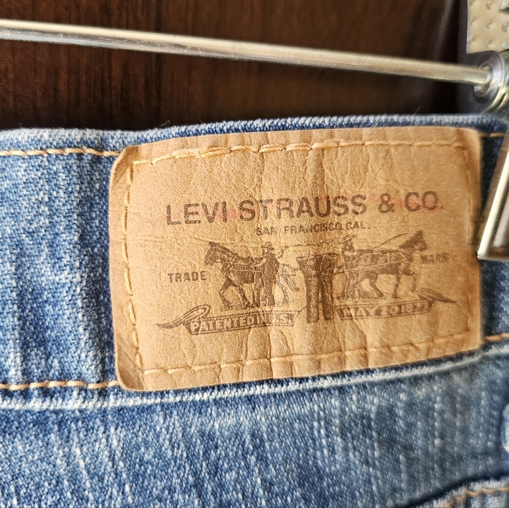 Levi's Relaxed Boot Cut 550 Jeans - Picture 3 of 9
